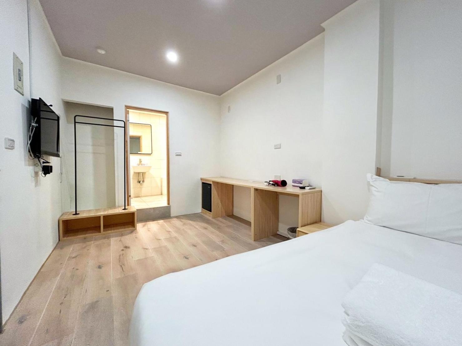 Yan Bin Hotel Тайнань Экстерьер фото